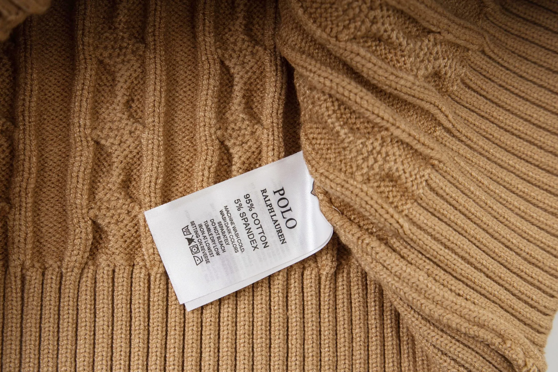 P250 model number: Y196 Ralph Lauren Men's half-zip twist sweater has a really nice style. It can be worn alone or as a jacket to be worn inside or outside. The upper body shows personal fashion charm. Four colors are available. Same style for men and women. A must-have item for new summer products. Hang tag. Hanging beads. Washable packaging bag. Full set of accessories. Very good appearance. Super exquisite workmanship. Size: S-XL